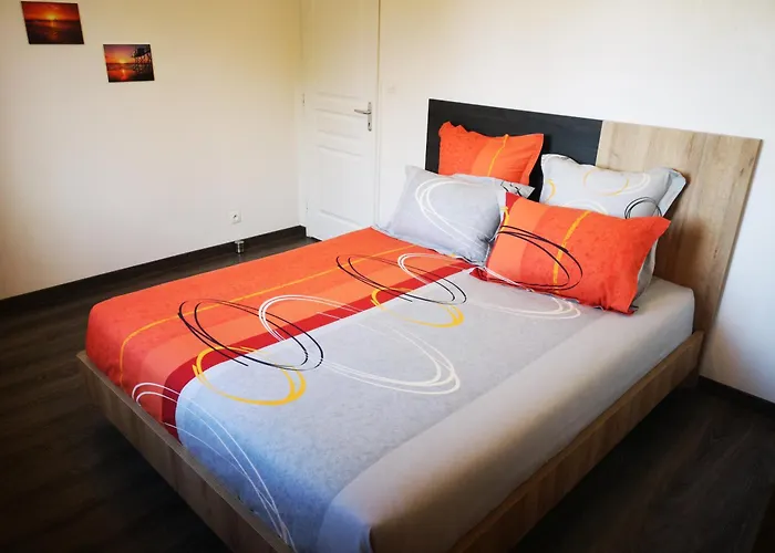 Hébergement de vacances Au Coeur Du Marais Poitevin - - 6 Personnes *